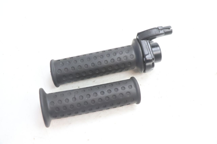 photo de POIGNEE ACCELERATEUR PIAGGIO ZIP 2T 50 (2009 - 2019) - Zoom état d’usage