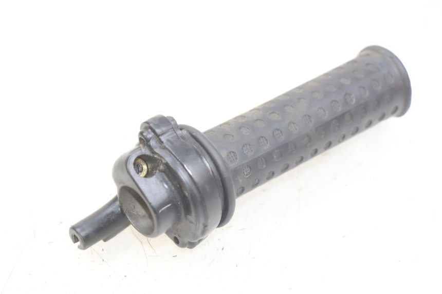 photo de POIGNEE ACCELERATEUR PIAGGIO ZIP 4T 50 (2018 - 2020) - Gros plan technique