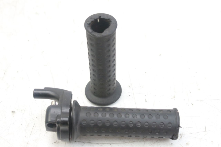 photo de POIGNEE ACCELERATEUR PIAGGIO ZIP 4T 50 (2018 - 2020) - Vue principale