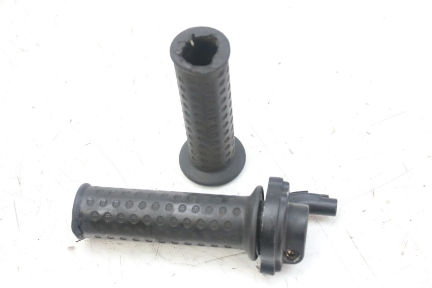 photo de POIGNEE ACCELERATEUR PIAGGIO ZIP 4T 50 (2018 - 2020) - Détail de la pièce