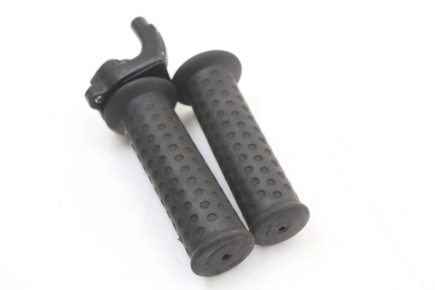 photo de POIGNEE ACCELERATEUR PIAGGIO ZIP 4T 50 (2018 - 2020) - Autre angle de vue