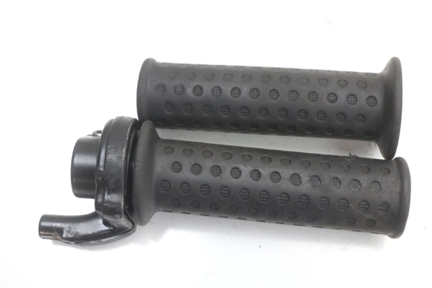 photo de POIGNEE ACCELERATEUR PIAGGIO ZIP 4T 50 (2018 - 2020) - Gros plan technique