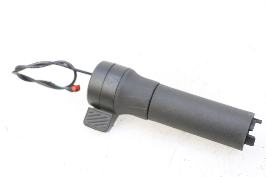 photo de POIGNEE ACCELERATEUR SEGWAY NINEBOT ZT3 PRO 1 - Vue principale