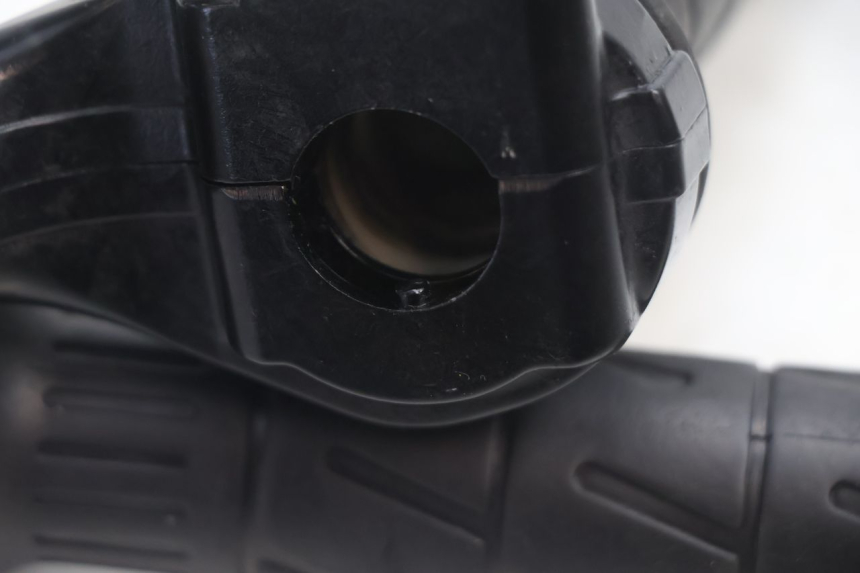 photo de POIGNEE ACCELERATEUR KAWASAKI ZX-6R ZX6R 600 (2000 - 2002) - Gros plan technique