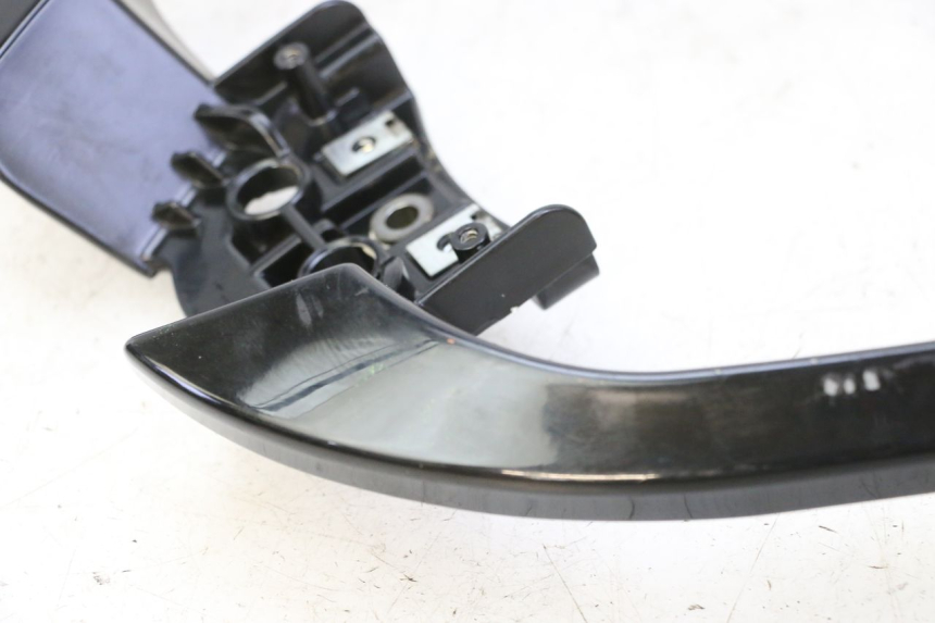 photo de POIGNEE ARRIERE QUADRO 4 4D 350 (2015 - 2018) - Détails caractéristiques