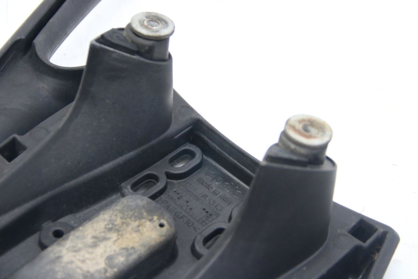 photo de POIGNEE ARRIERE APRILIA ATLANTIC 500 (2002 - 2003) - Points de fixation