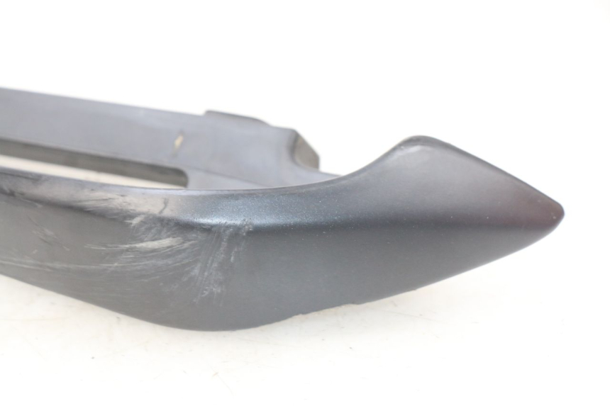 photo de POIGNEE ARRIERE DROITE SUZUKI BURGMAN 125 (2007 - 2014) - Zoom état d’usage