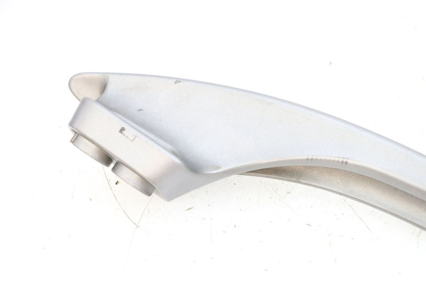 photo de POIGNEE ARRIERE DROITE  SUZUKI BURGMAN 650 (2013 - 2020) - Gros plan technique