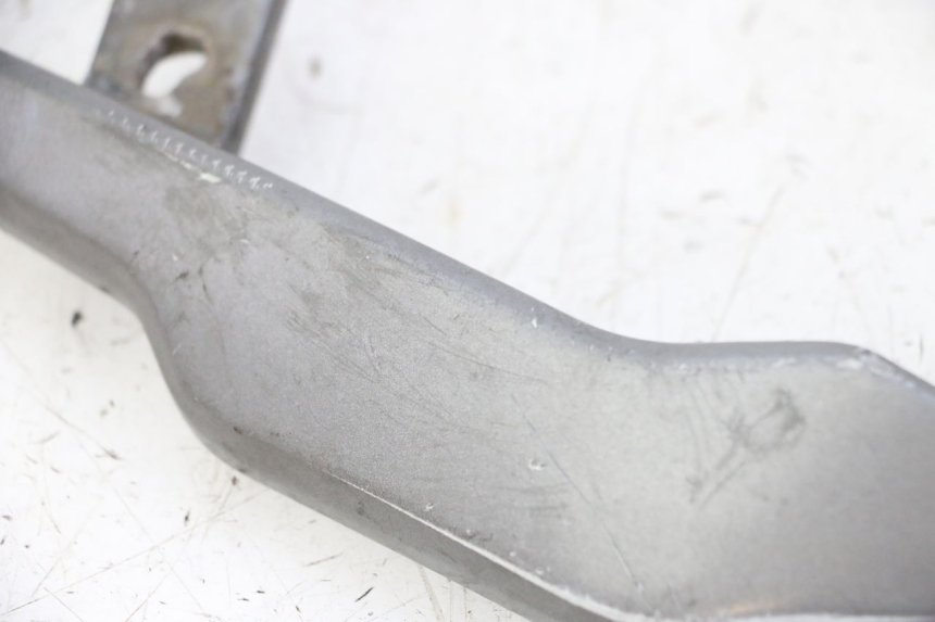 photo de POIGNEE ARRIERE DROITE  ORCAL CAVARO 4T 50 (2019 - 2023) - Gros plan technique