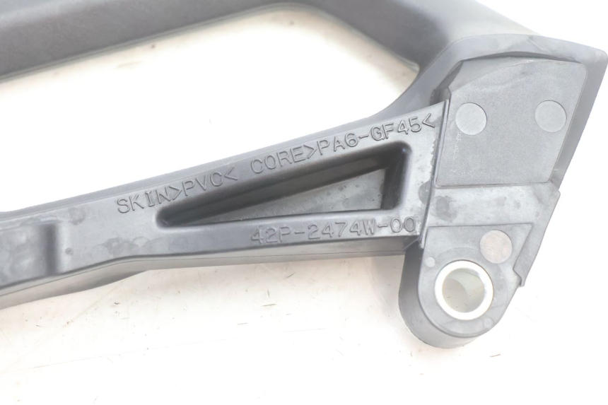 photo de POIGNEE ARRIERE DROITE  YAMAHA FZ8 800 (2010 - 2016) - Autre angle de vue
