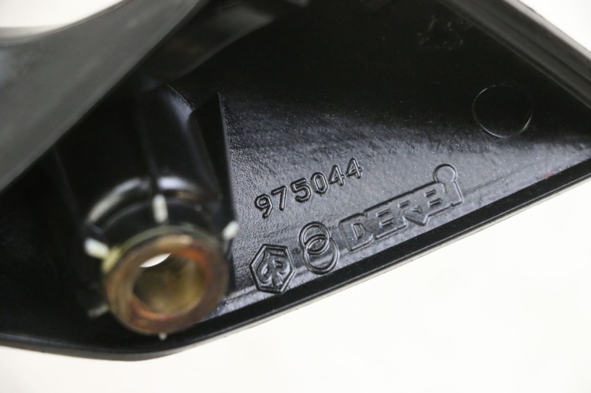 photo de POIGNEE ARRIERE DROITE  GILERA NEXUS 300 (2008 - 2013) - Détail de la pièce