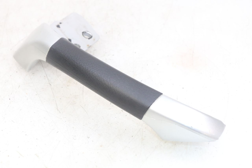 photo de POIGNEE ARRIERE DROITE PIAGGIO MP3 LT 400 (2007 - 2012) - Vue d’ensemble