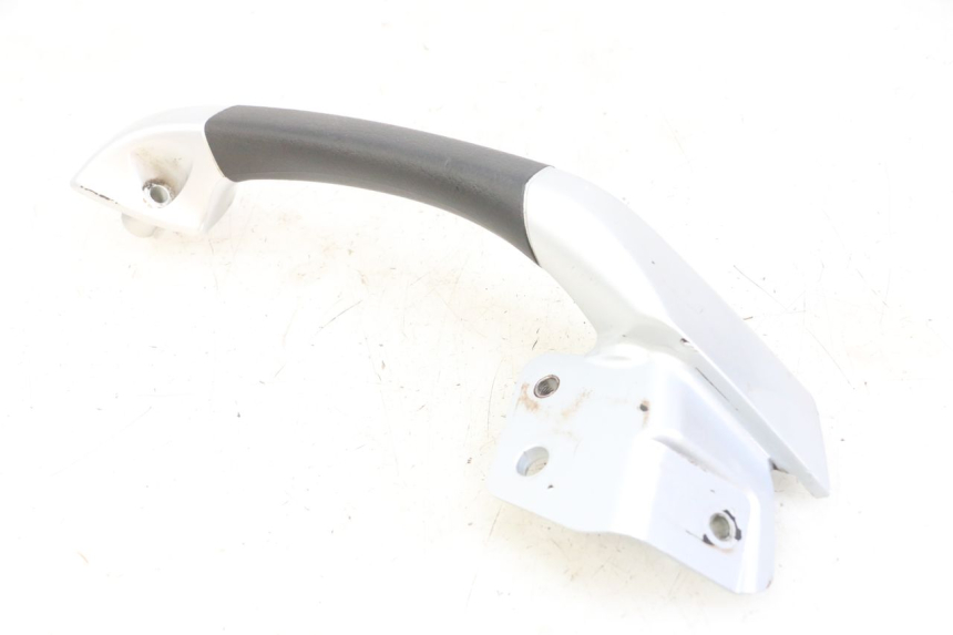 photo de POIGNEE ARRIERE DROITE  PIAGGIO MP3 LT 300 (2010 - 2016) - État de surface