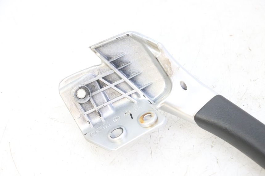 photo de POIGNEE ARRIERE DROITE  PIAGGIO MP3 LT 300 (2010 - 2016) - Zoom état d’usage