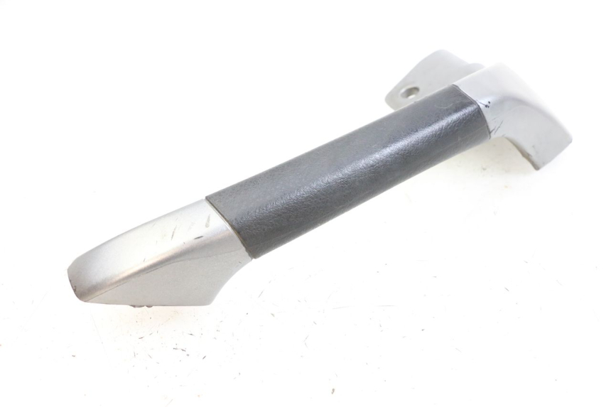 photo de POIGNEE ARRIERE DROITE  PIAGGIO MP3 125 (2006 - 2014) - Zoom état d’usage