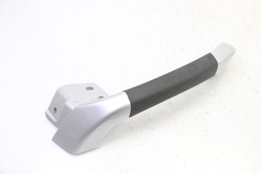 photo de POIGNEE ARRIERE DROITE PIAGGIO MP3 RL 250 (2006 - 2010) - Détail de la pièce