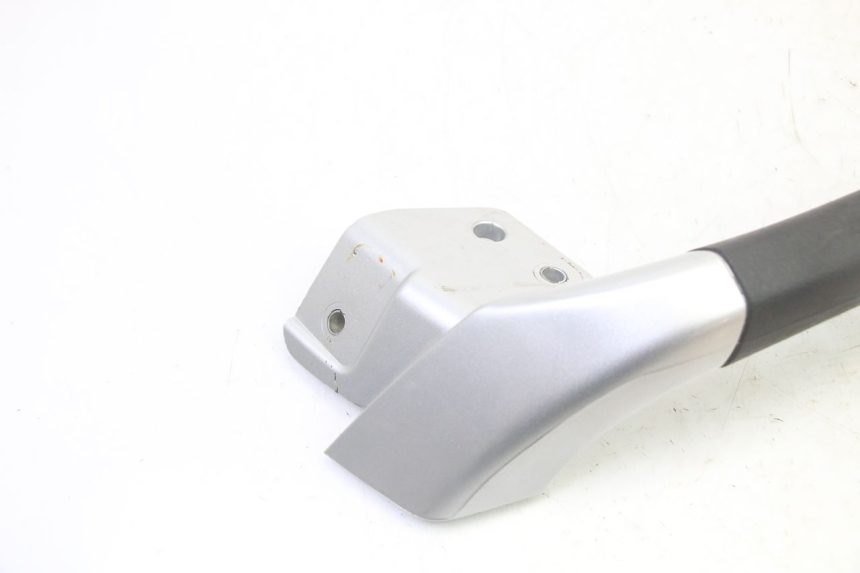 photo de POIGNEE ARRIERE DROITE PIAGGIO MP3 RL 250 (2006 - 2010) - Zoom état d’usage