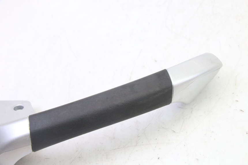 photo de POIGNEE ARRIERE DROITE PIAGGIO MP3 RL 250 (2006 - 2010) - Autre angle de vue
