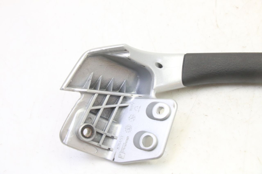 photo de POIGNEE ARRIERE DROITE PIAGGIO MP3 RL 250 (2006 - 2010) - Vue d’ensemble