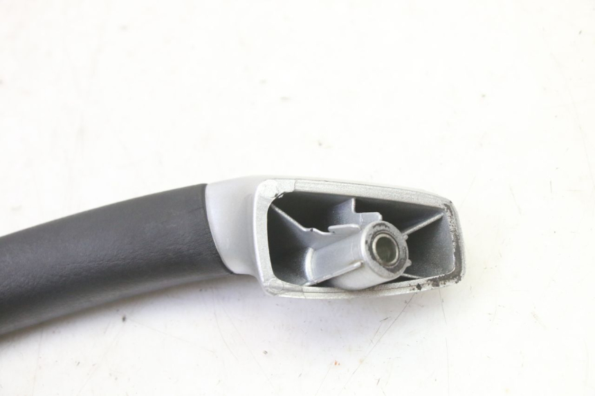 photo de POIGNEE ARRIERE DROITE PIAGGIO MP3 RL 250 (2006 - 2010) - Points de fixation