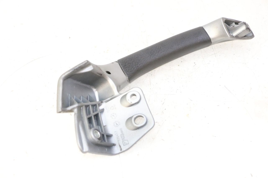photo de POIGNEE ARRIERE DROITE  PIAGGIO MP3 125 (2006 - 2014) - Zoom état d’usage