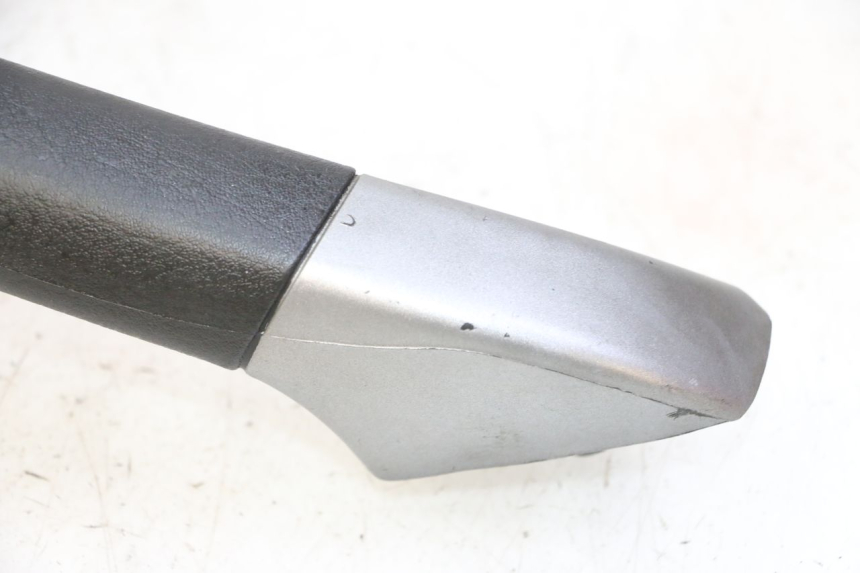 photo de POIGNEE ARRIERE DROITE  PIAGGIO MP3 125 (2006 - 2014) - État de surface