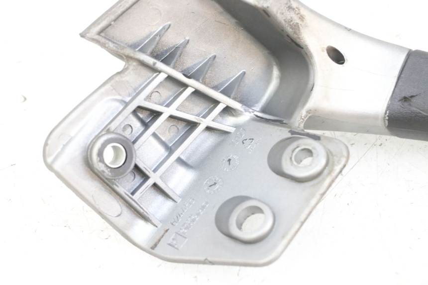 photo de POIGNEE ARRIERE DROITE  PIAGGIO MP3 125 (2006 - 2014) - Zoom état d’usage