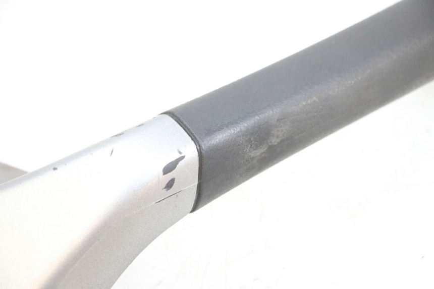 photo de POIGNEE ARRIERE DROITE  PIAGGIO MP3 125 (2006 - 2014) - Points de fixation