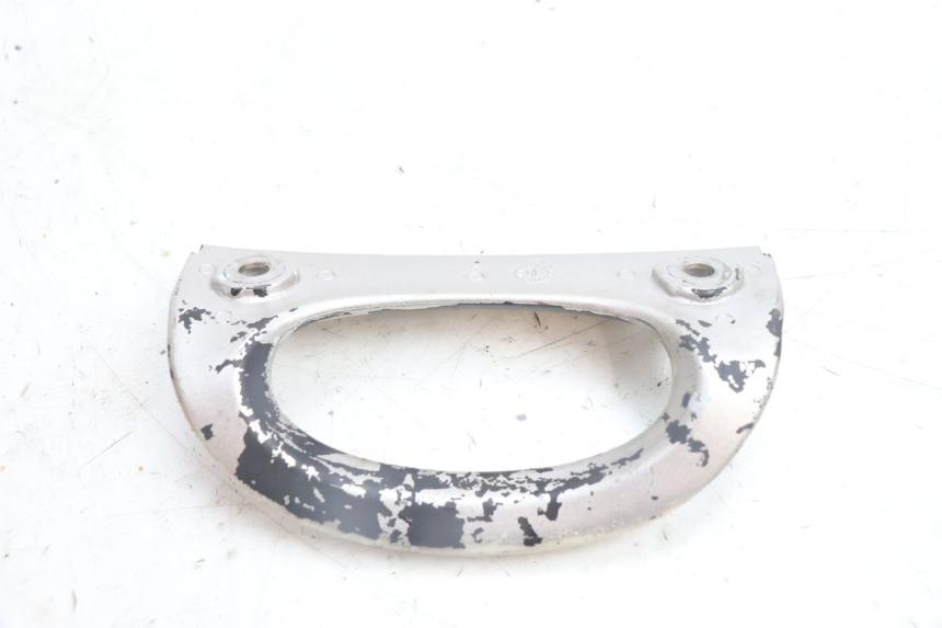 photo de POIGNEE ARRIERE DROITE  YAMAHA NEO'S NEOS 2T 50 (1998 - 2007) - Autre angle de vue