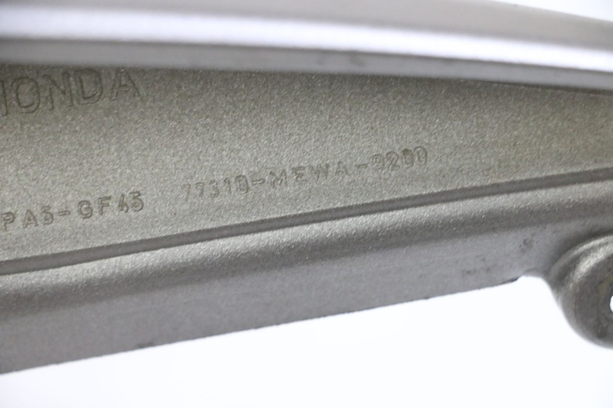 photo de POIGNEE ARRIERE DROITE  HONDA NTV DEAUVILLE ABS 700 (2007 - 2016) - Zoom état d’usage