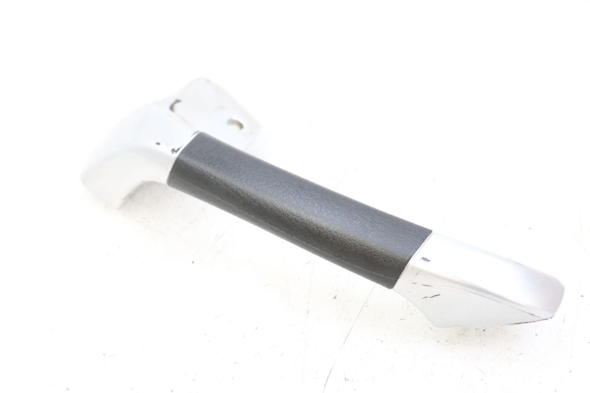 photo de POIGNEE ARRIERE DROITE PIAGGIO MP3 LT 400 (2007 - 2012) - Vue principale