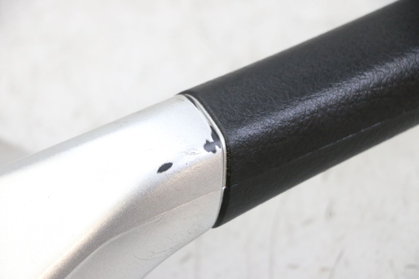 photo de POIGNEE ARRIERE DROITE PIAGGIO MP3 LT 400 (2007 - 2012) - Vue d’ensemble