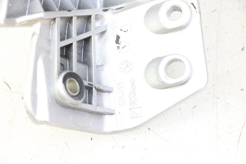 photo de POIGNEE ARRIERE DROITE PIAGGIO MP3 LT 400 (2007 - 2012) - Autre angle de vue
