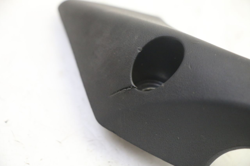 photo de POIGNEE ARRIERE DROITE  GILERA RUNNER SP 50 (2006 - 2008) - Détail de la pièce