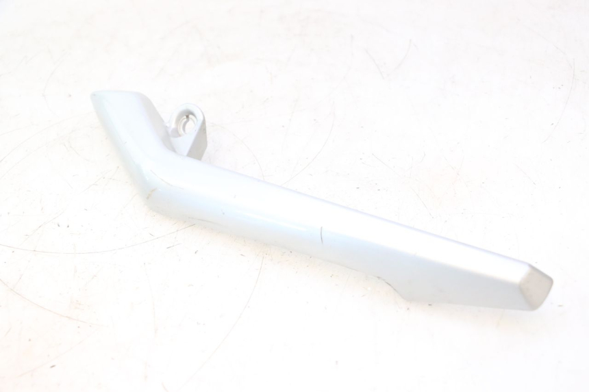 photo de POIGNEE ARRIERE DROITE  DAELIM S2 125 (2006 - 2007) - Points de fixation