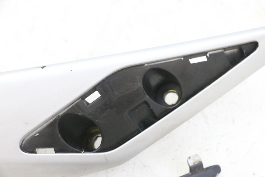 photo de POIGNEE ARRIERE DROITE  PEUGEOT SATELIS 125 (2013 - 2018) - Vue produit