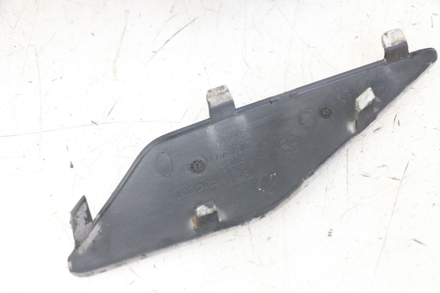 photo de POIGNEE ARRIERE DROITE  PEUGEOT SATELIS 125 (2013 - 2018) - Détails caractéristiques