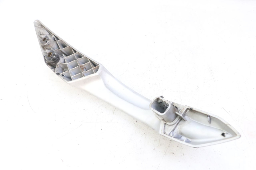 photo de POIGNEE ARRIERE DROITE  PEUGEOT SATELIS 125 (2013 - 2018) - Zoom état d’usage