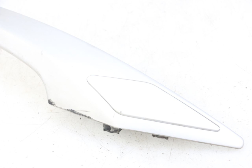 photo de POIGNEE ARRIERE DROITE  PEUGEOT SATELIS 125 (2013 - 2018) - Marquages et références