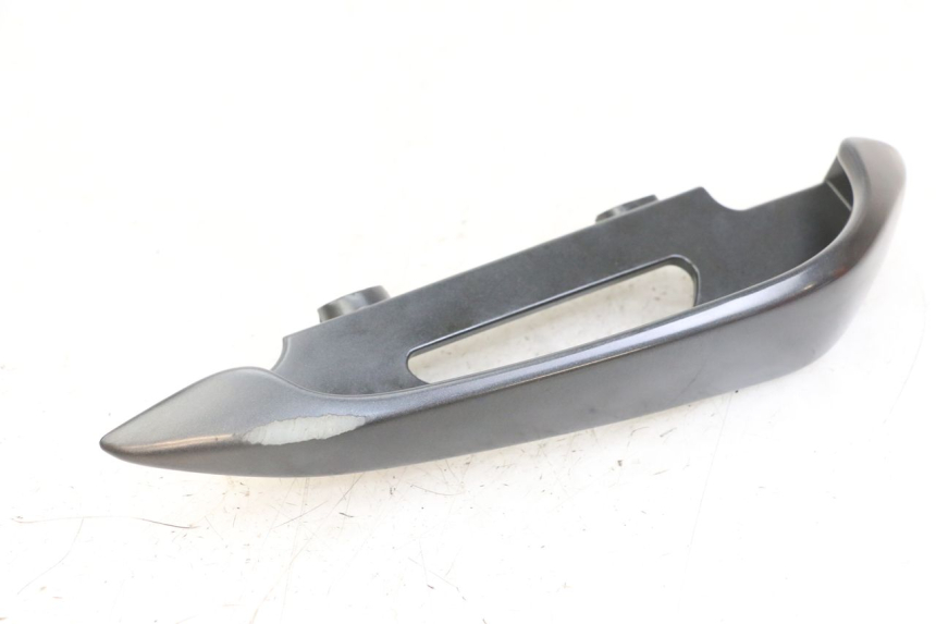 photo de POIGNEE ARRIERE DROITE  SUZUKI BURGMAN 125 (2018 - 2021) - Zoom état d’usage