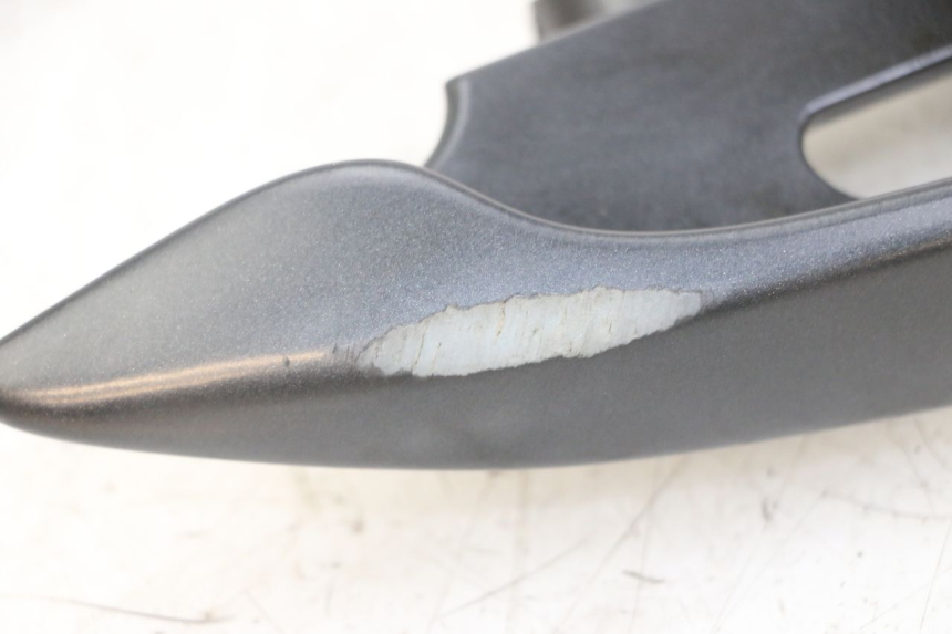 photo de POIGNEE ARRIERE DROITE  SUZUKI BURGMAN 125 (2018 - 2021) - Autre angle de vue