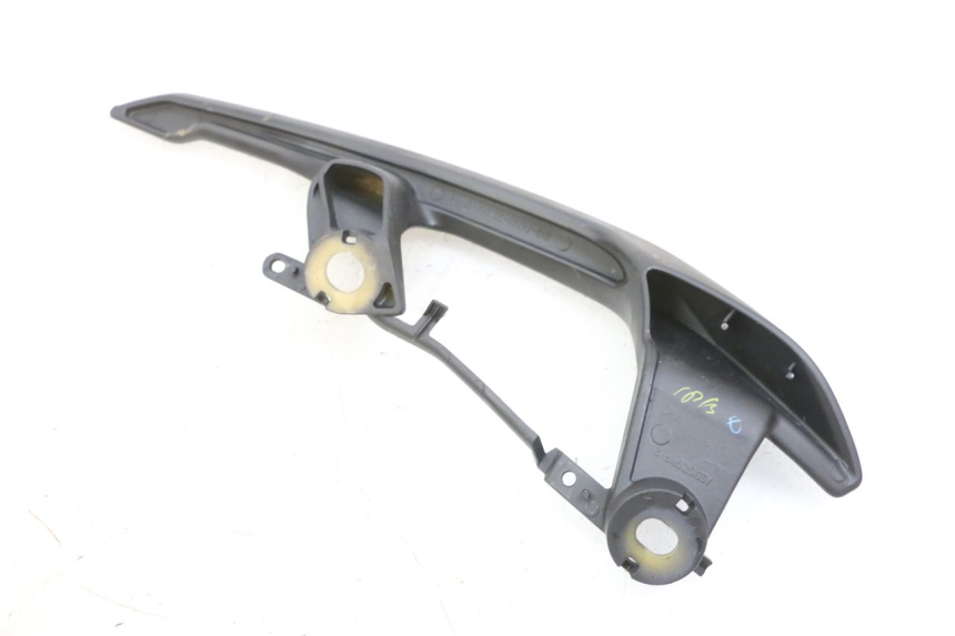 photo de POIGNEE ARRIERE DROITE  YAMAHA TRICITY 300 (2020 - 2024) - Gros plan technique