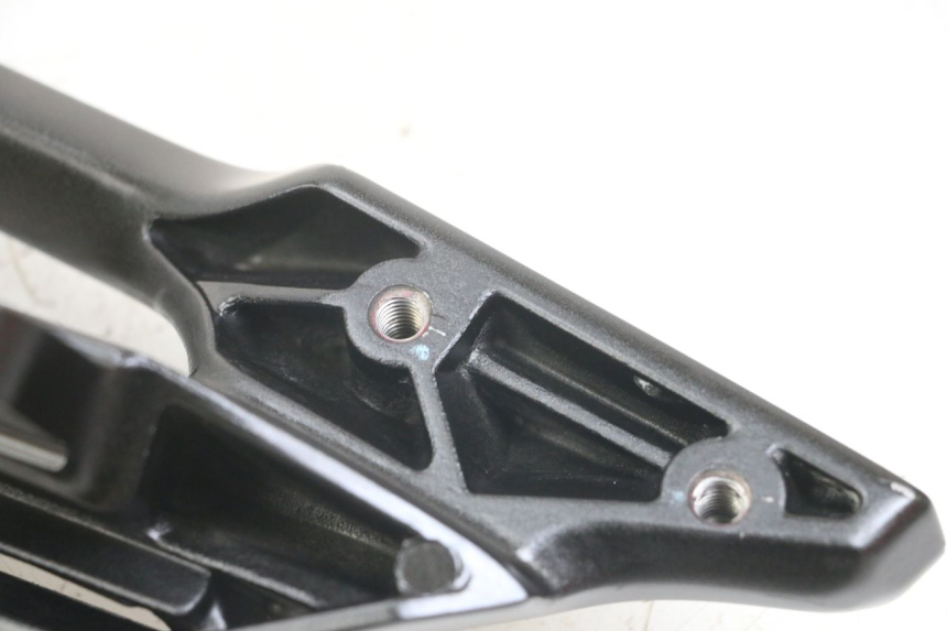 photo de POIGNEE ARRIERE DROITE KAWASAKI VERSYS ABS 650 (2015 - 2018) - Gros plan technique