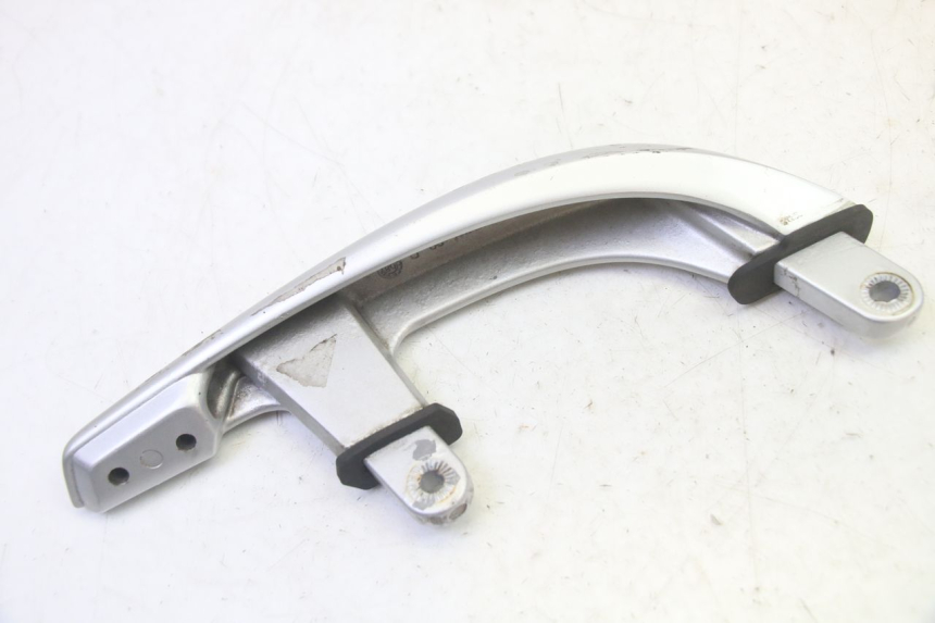 photo de POIGNEE ARRIERE DROITE  YAMAHA X-MAX XMAX 250 (2006 - 2009) - Gros plan technique