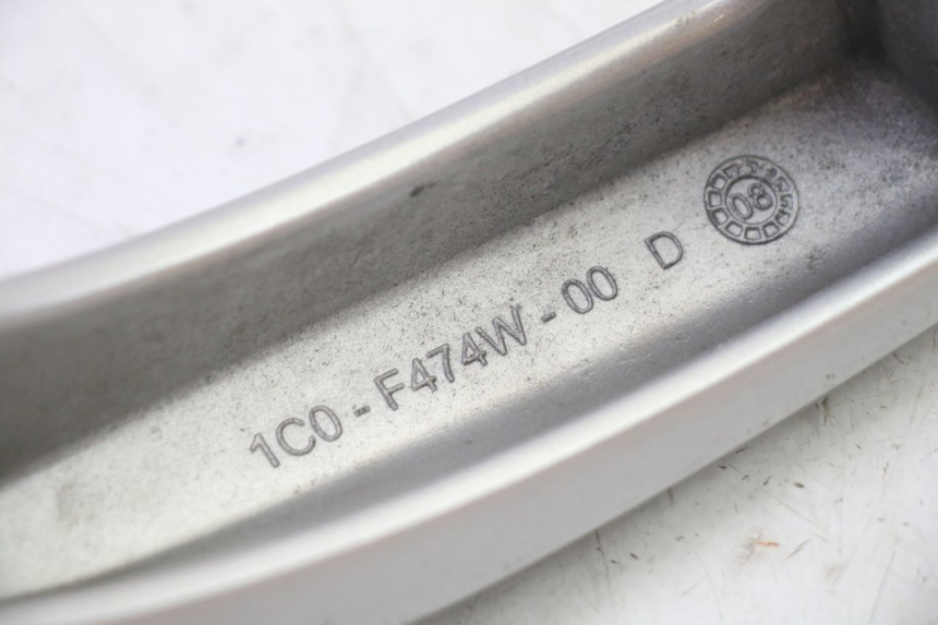 photo de POIGNEE ARRIERE DROITE  YAMAHA X-MAX XMAX 250 (2006 - 2009) - État de surface