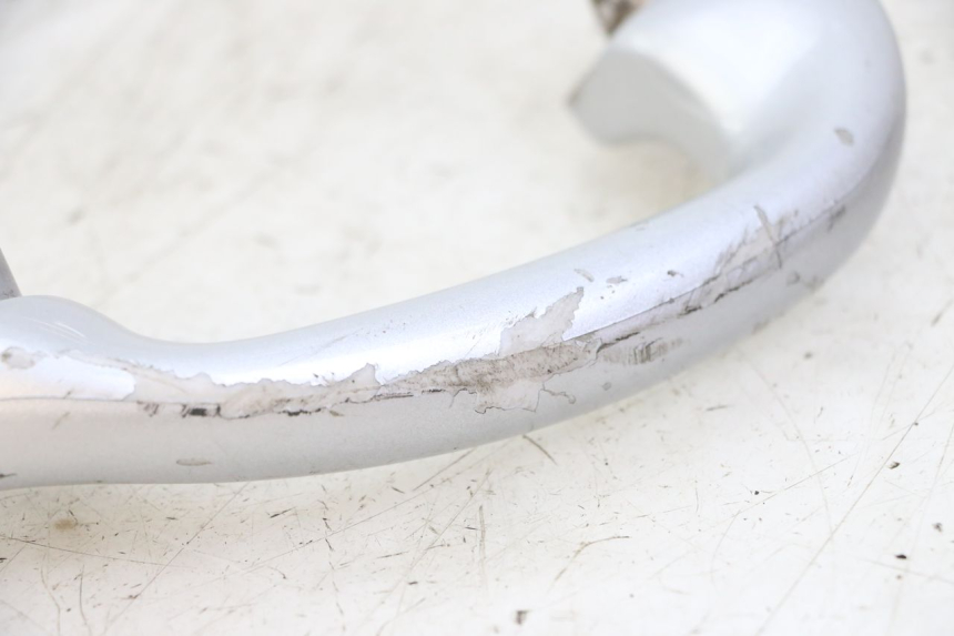 photo de POIGNEE ARRIERE DROITE YAMAHA NEOS NEO'S 4T 50 (2008 - 2016) - Détail de la pièce