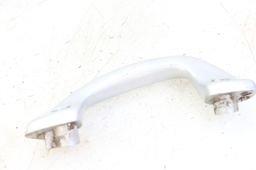 photo de POIGNEE ARRIERE DROITE YAMAHA NEOS NEO'S 4T 50 (2008 - 2016) - Autre angle de vue