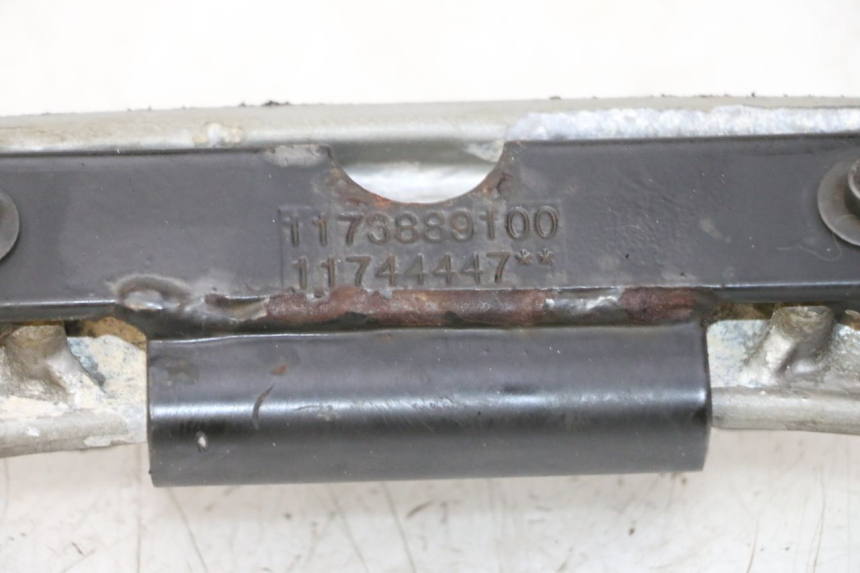 photo de POIGNEE ARRIERE PEUGEOT ELYSTAR 50 (2002 - 2014) - Détails caractéristiques