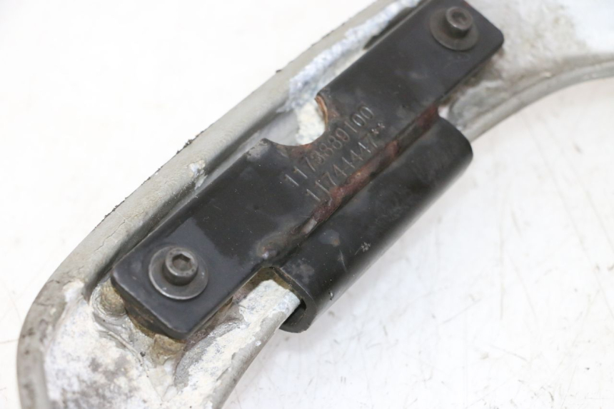 photo de POIGNEE ARRIERE PEUGEOT ELYSTAR 50 (2002 - 2014) - État de surface