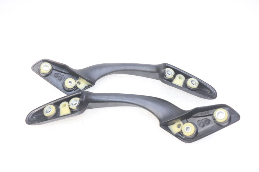 photo de POIGNEE ARRIERE HONDA FES PANTHEON 2T 125 (1998 - 2002) - Gros plan technique